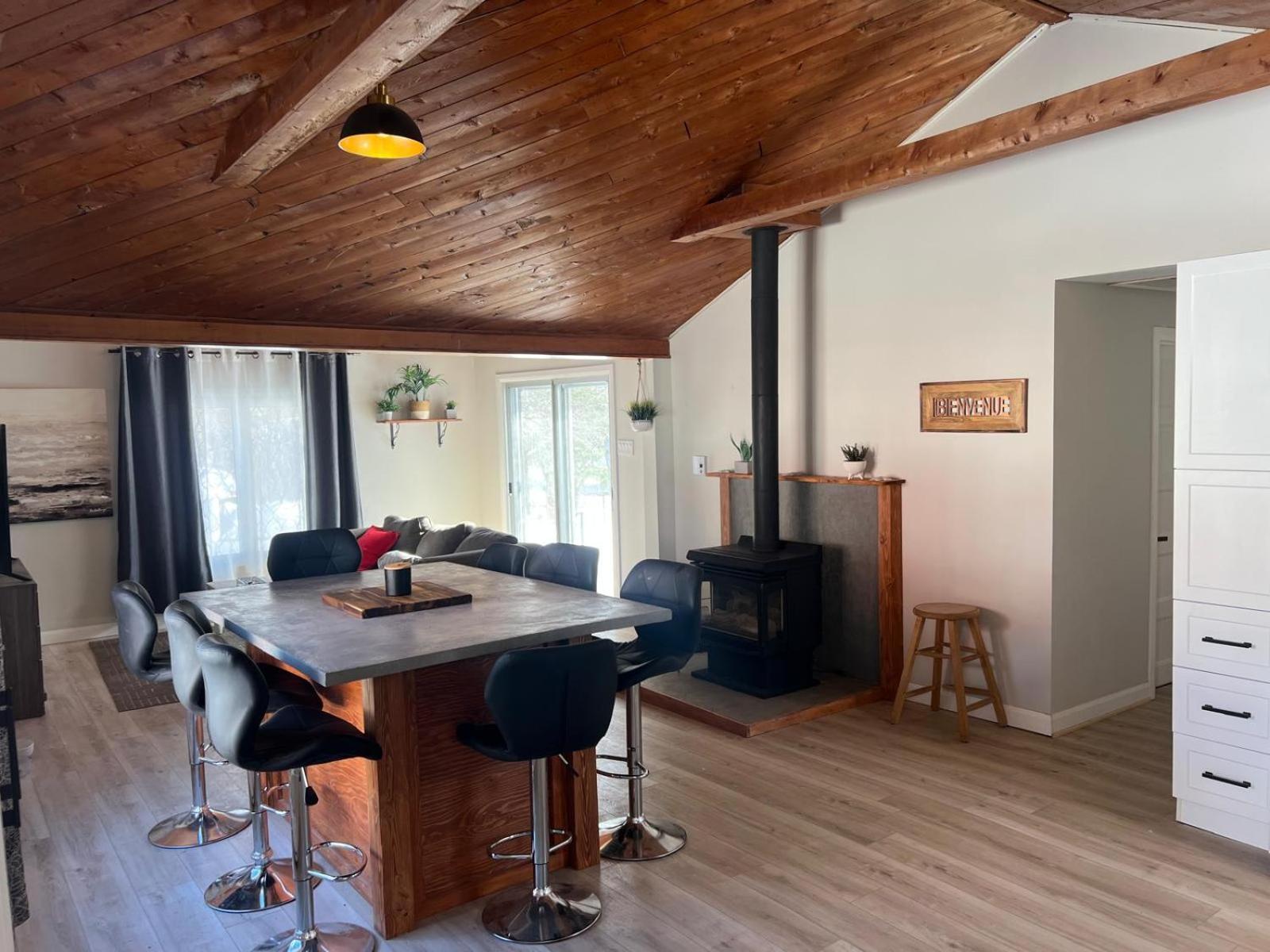 Cozy Chalet Near The Beach Shediac Exterior photo